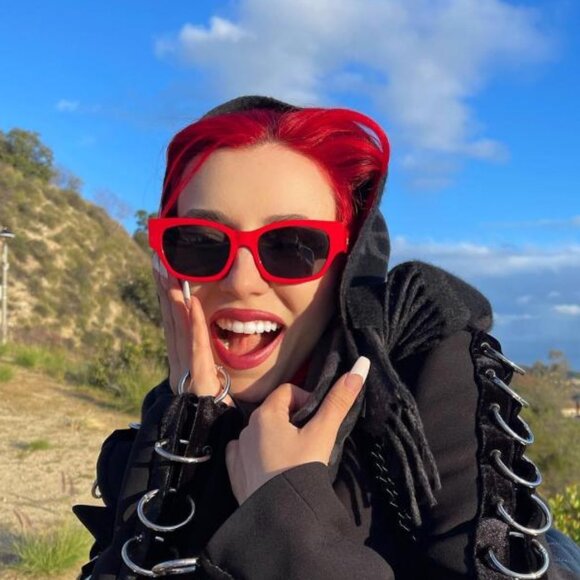 🕶️ New Celine CL40197U 66A Sunglasses - Red Frame, Smoke Lenses - Picture 1 of 10